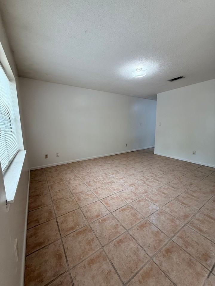 913 Landry St #5 - Photo 3 of 12