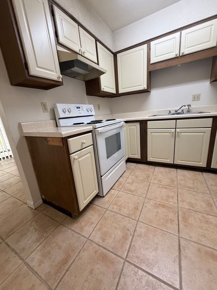 913 Landry St #5 - Photo 4 of 12