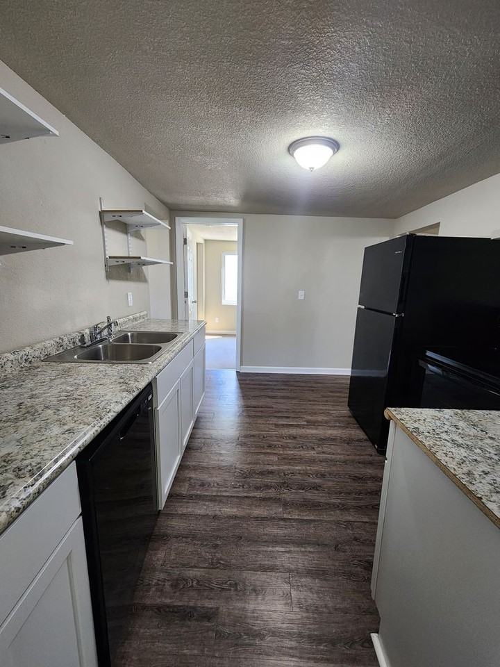 410 N Grant St - Photo 4 of 19