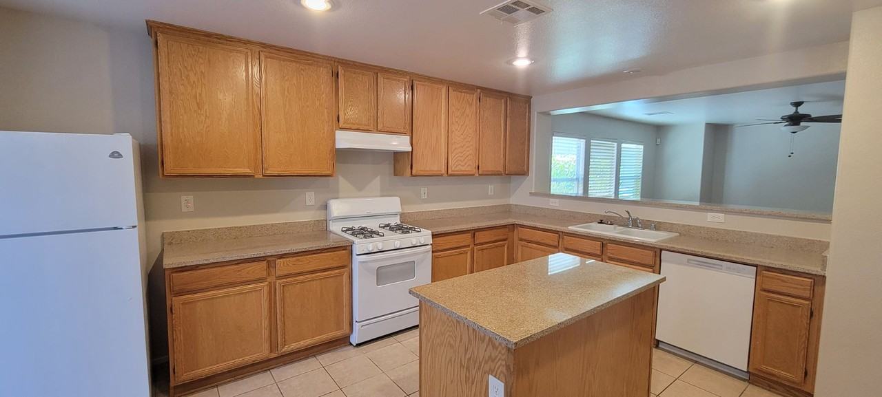 11608 Andorra St - Photo 5 of 31