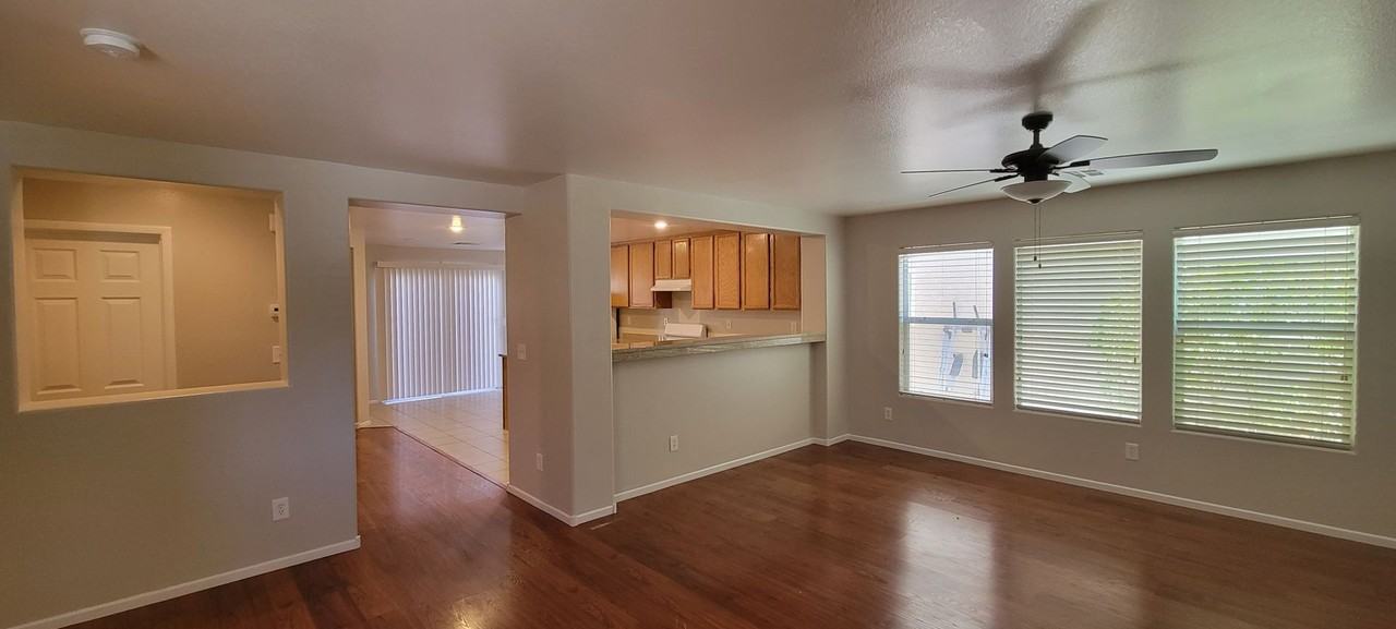 11608 Andorra St - Photo 7 of 31