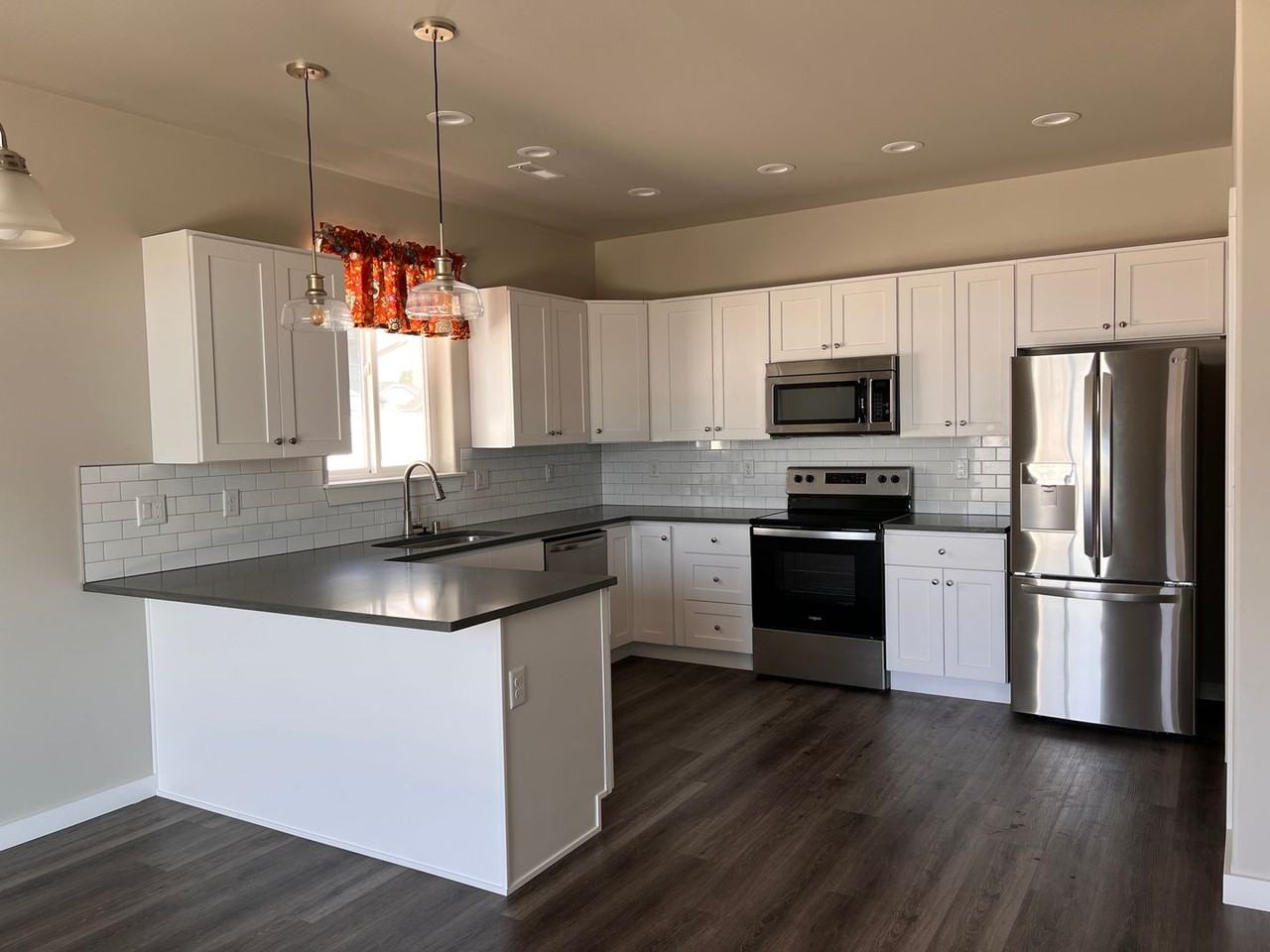 1401 W Bonneville St - Photo 3 of 12