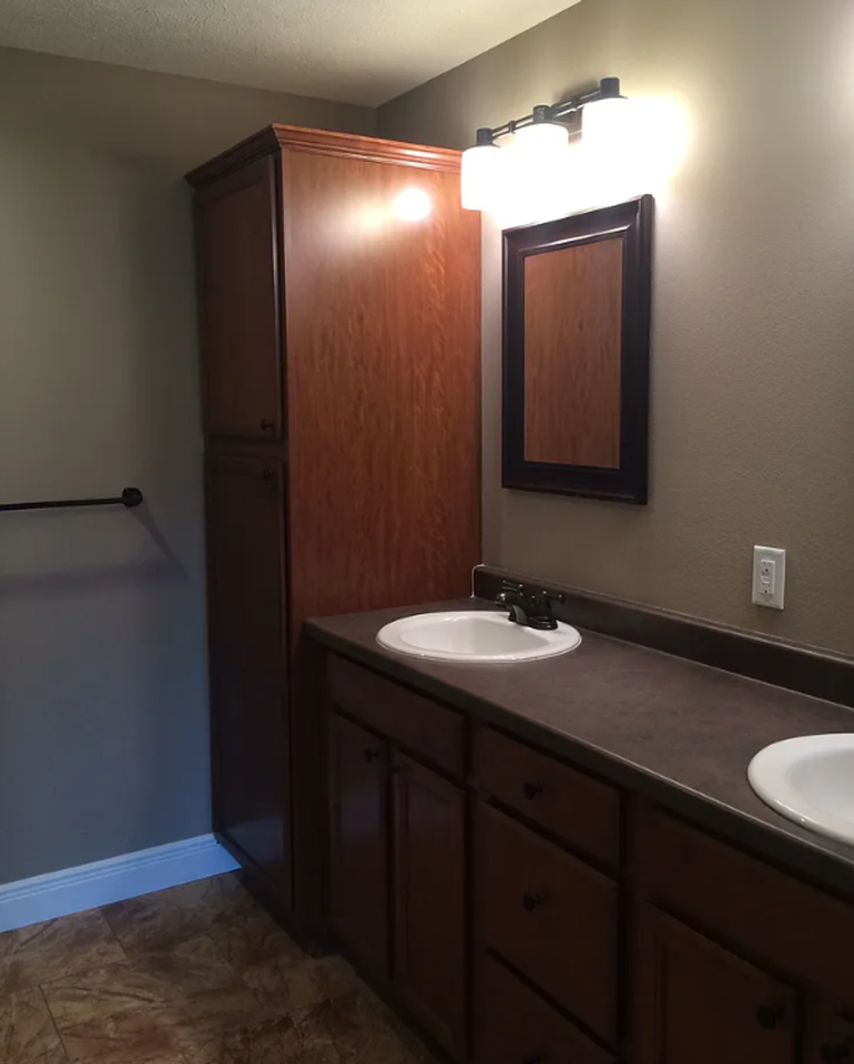 1935 N Pavilion Pl - Photo 4 of 11