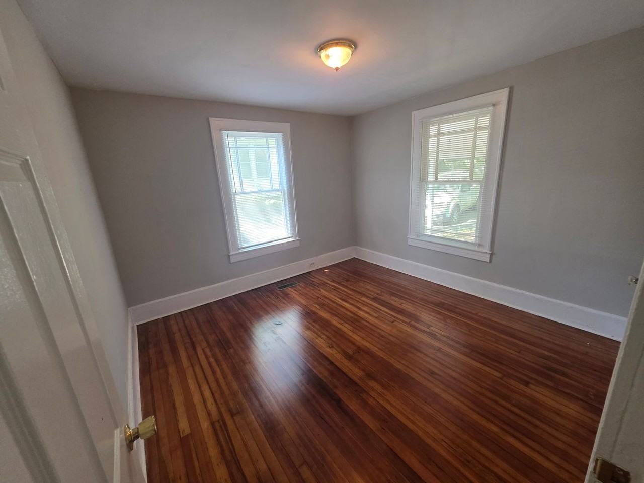 4438 Stowe St - Photo 4 of 10