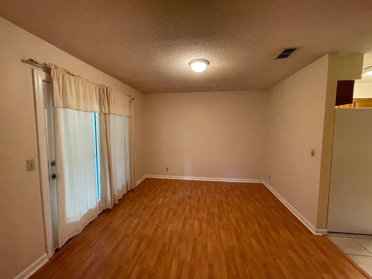 109 Waterman Rd - Photo 3 of 14