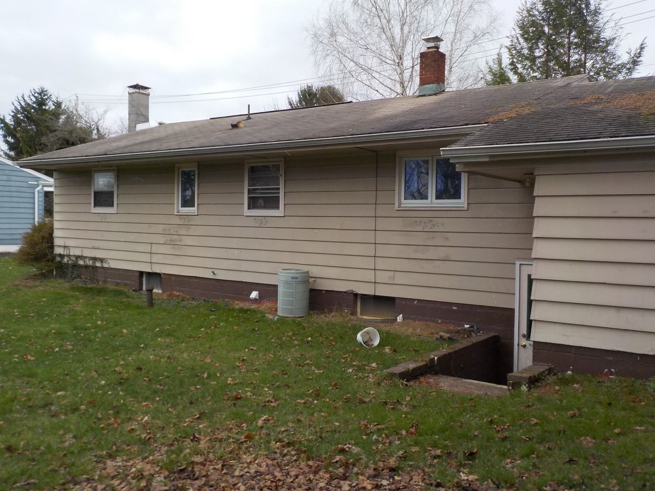 151 W Aaron Dr - Photo 5 of 11