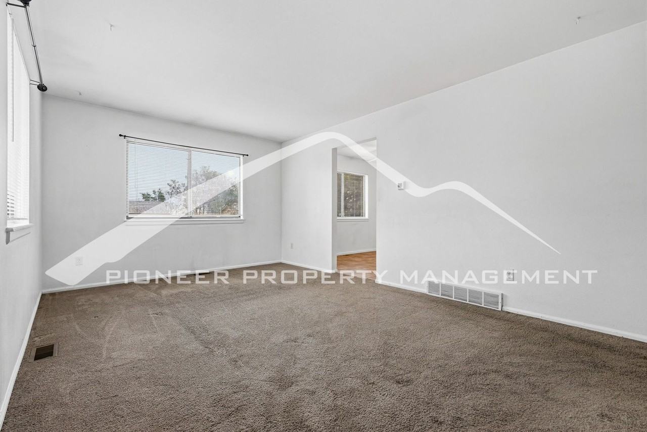 2902 W Short Pl - Photo 3 of 18