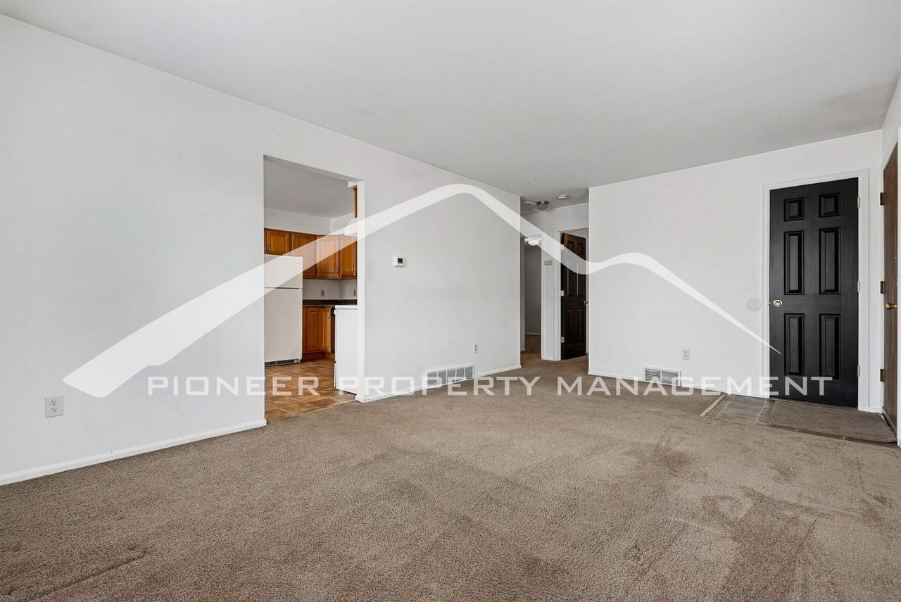 2902 W Short Pl - Photo 4 of 18