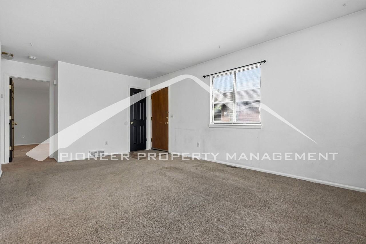 2902 W Short Pl - Photo 5 of 18