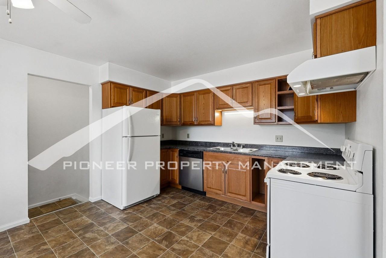 2902 W Short Pl - Photo 7 of 18