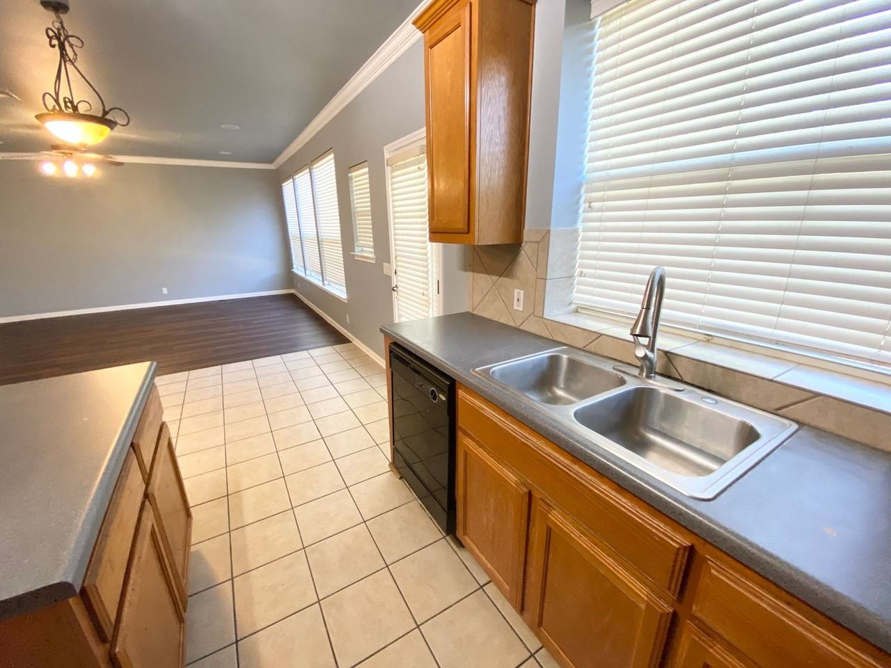 20412 Farm Pond Ln - Photo 5 of 19