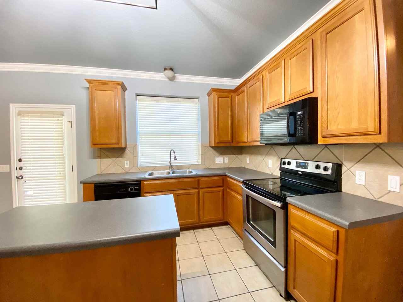 20412 Farm Pond Ln - Photo 7 of 19