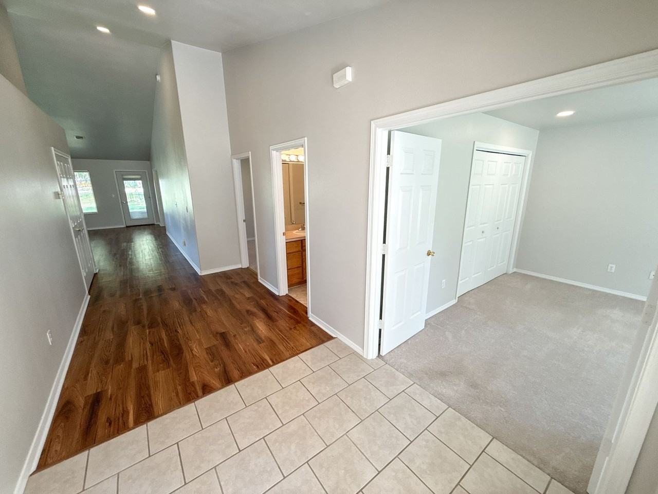435 Hanks St - Photo 3 of 27