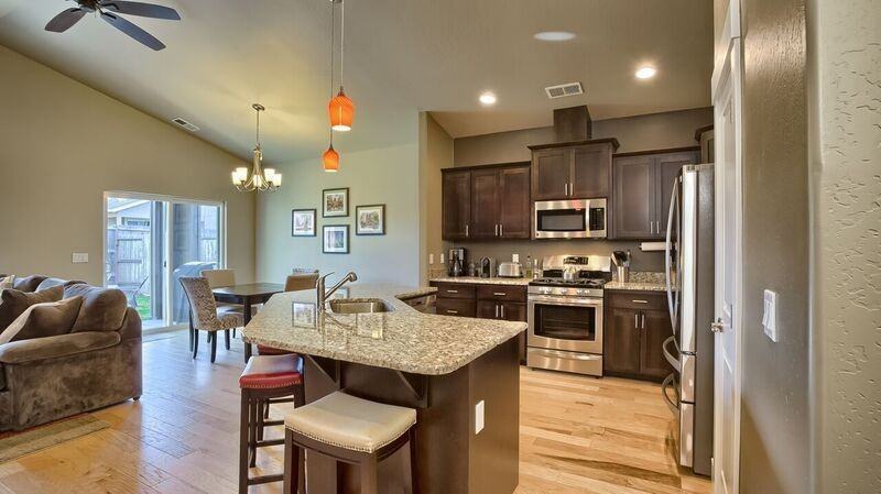 1061 Compton Way - Photo 5 of 19