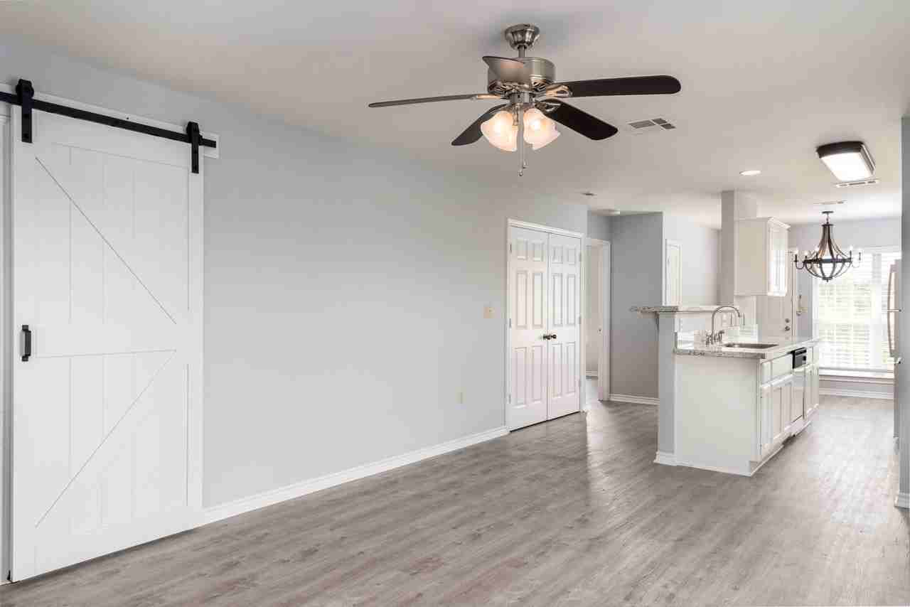 1227 Flying Ace Cir - Photo 3 of 30