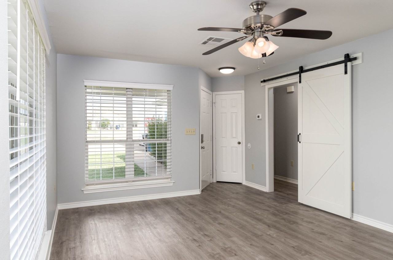1227 Flying Ace Cir - Photo 4 of 30
