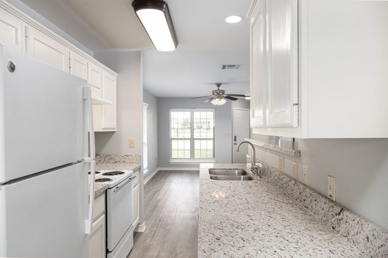 1227 Flying Ace Cir - Photo 7 of 30