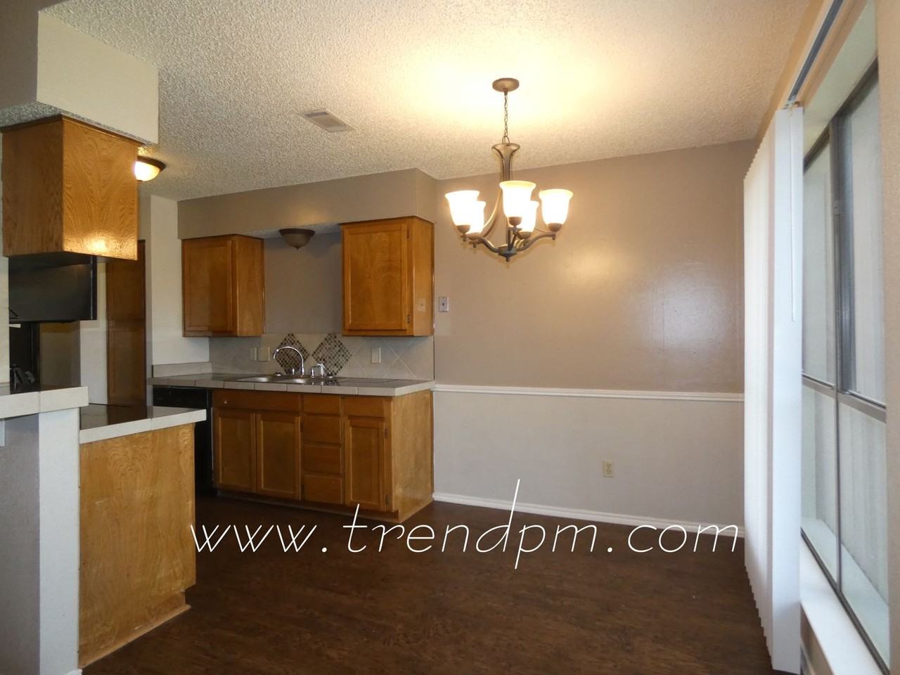 404 Asbury Dr - Photo 4 of 13
