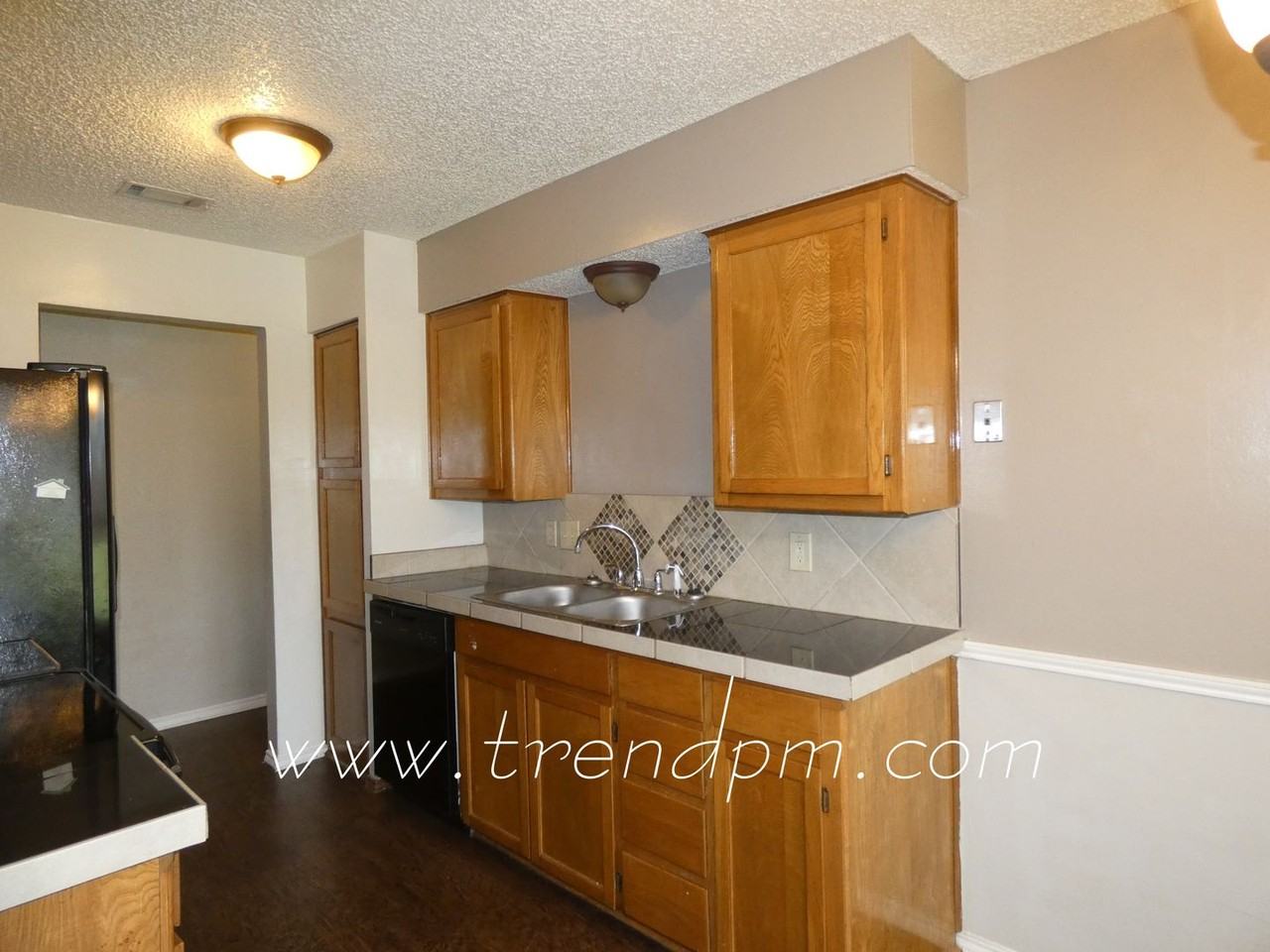404 Asbury Dr - Photo 5 of 13