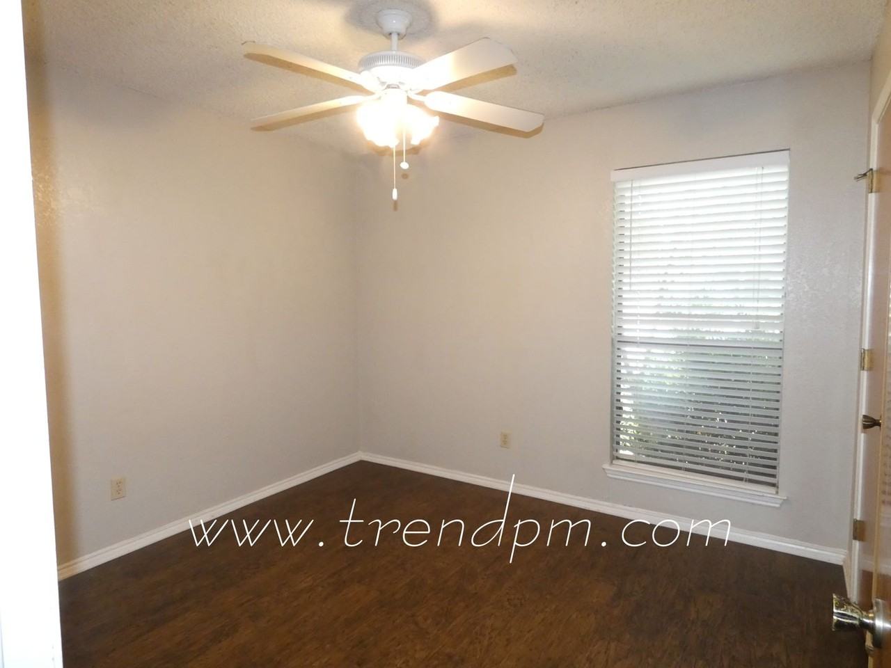 404 Asbury Dr - Photo 7 of 13