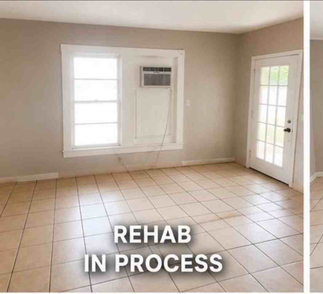 1224 Sloan Ave - Photo 2 of 5