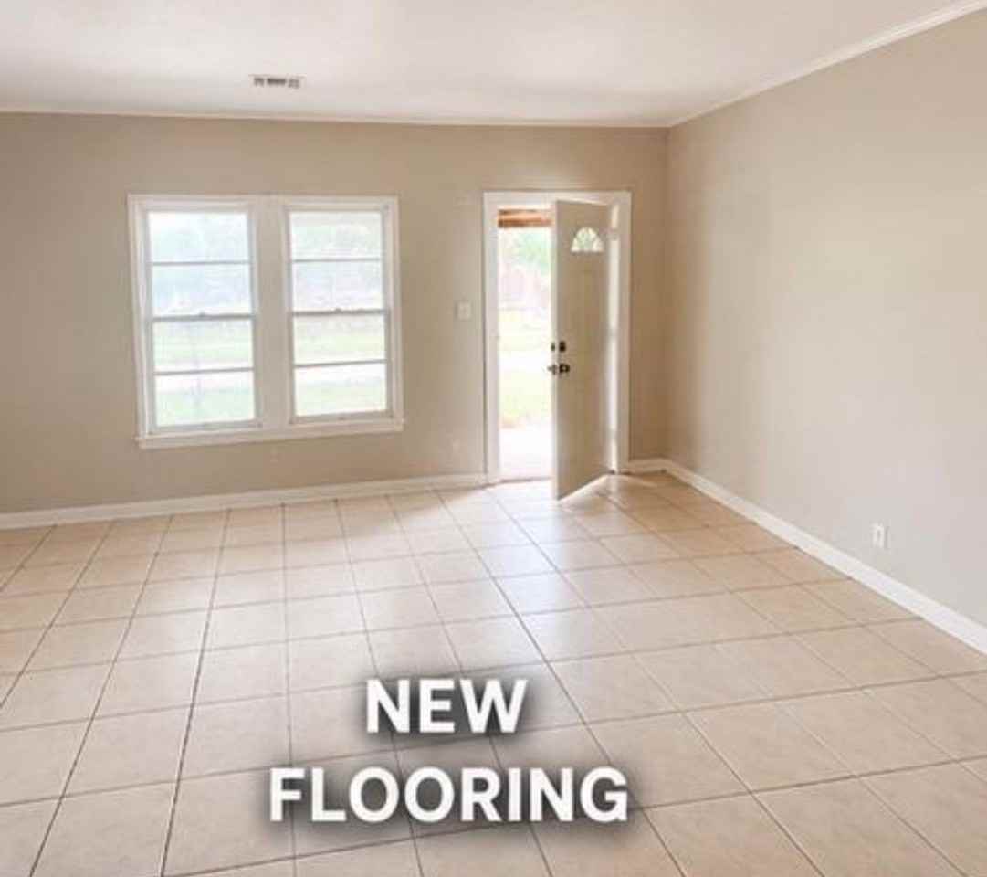 1224 Sloan Ave - Photo 3 of 5