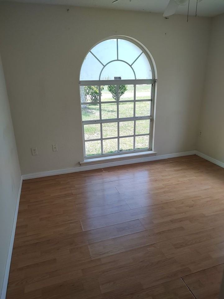 504 Albatross Dr - Photo 3 of 17