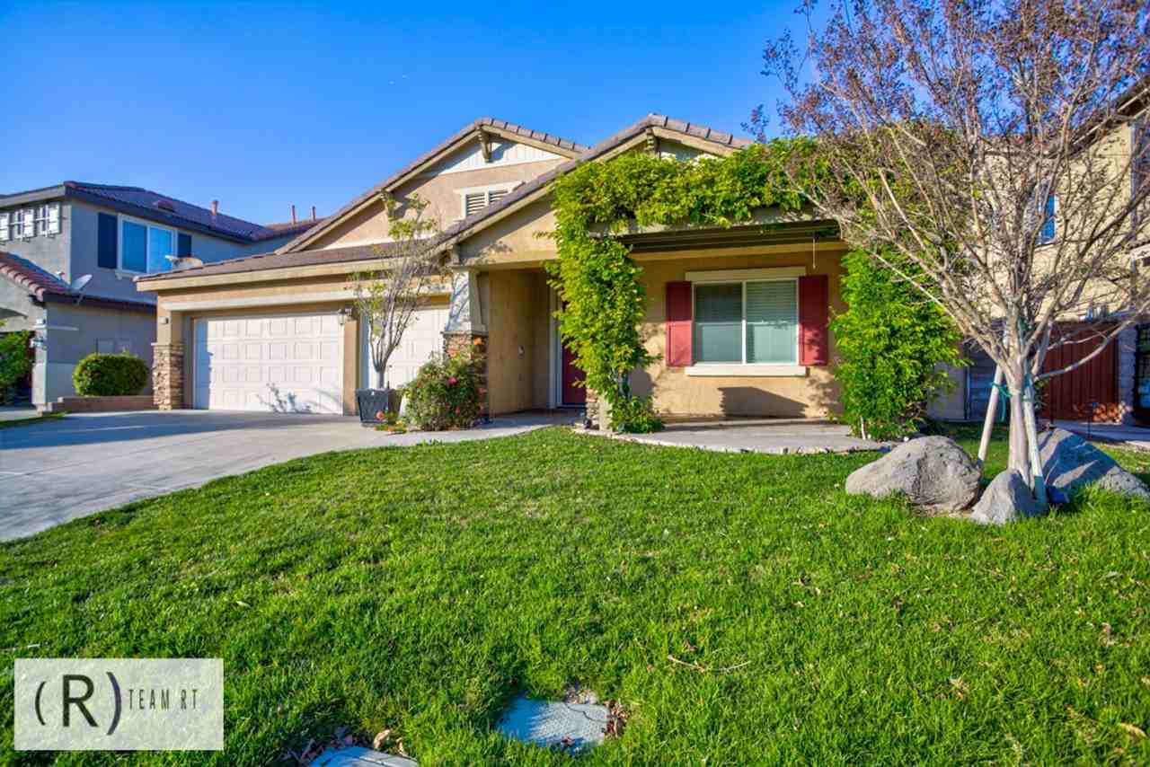 13724 Beaconsfield Ln - Photo 3 of 38