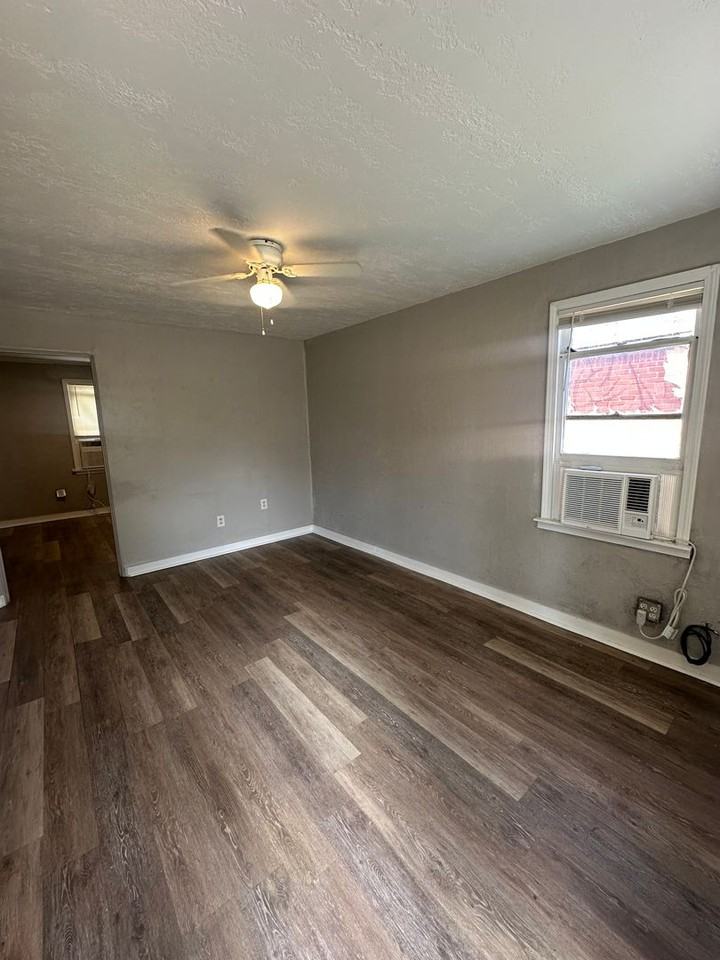 3010 Line Ave - Photo 2 of 10