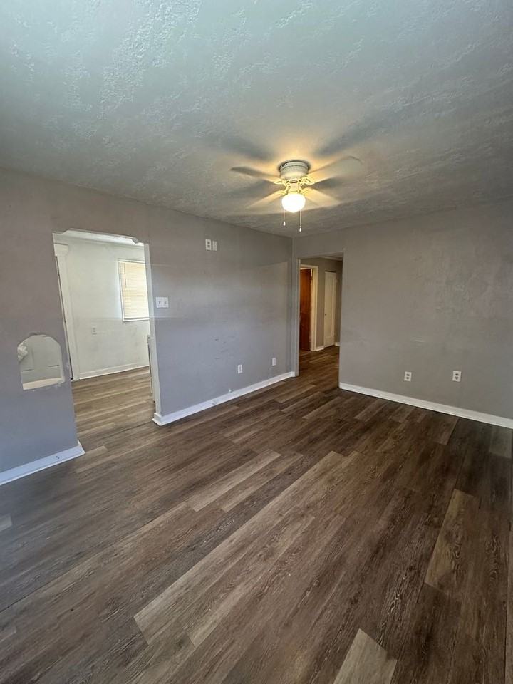 3010 Line Ave - Photo 3 of 10