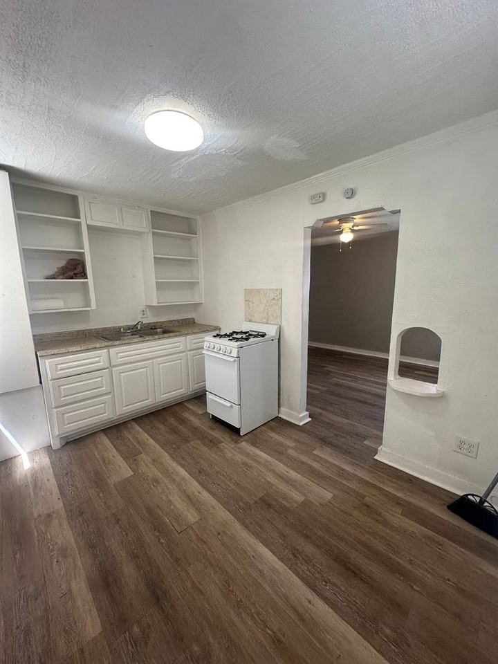 3010 Line Ave - Photo 4 of 10