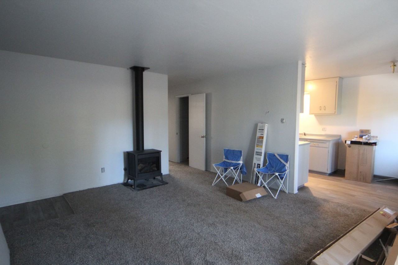945 Harold Dr #10 - Photo 3 of 6