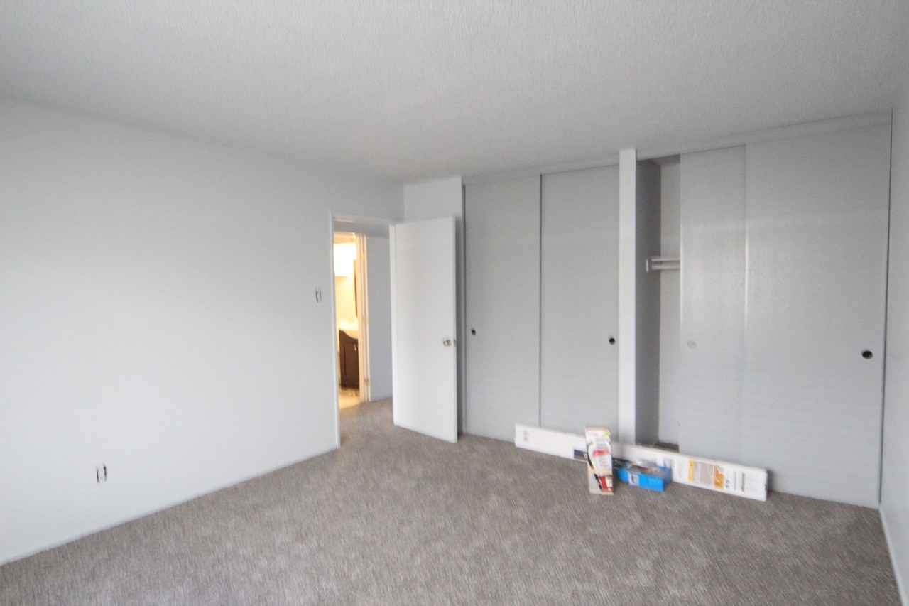 945 Harold Dr #10 - Photo 5 of 6