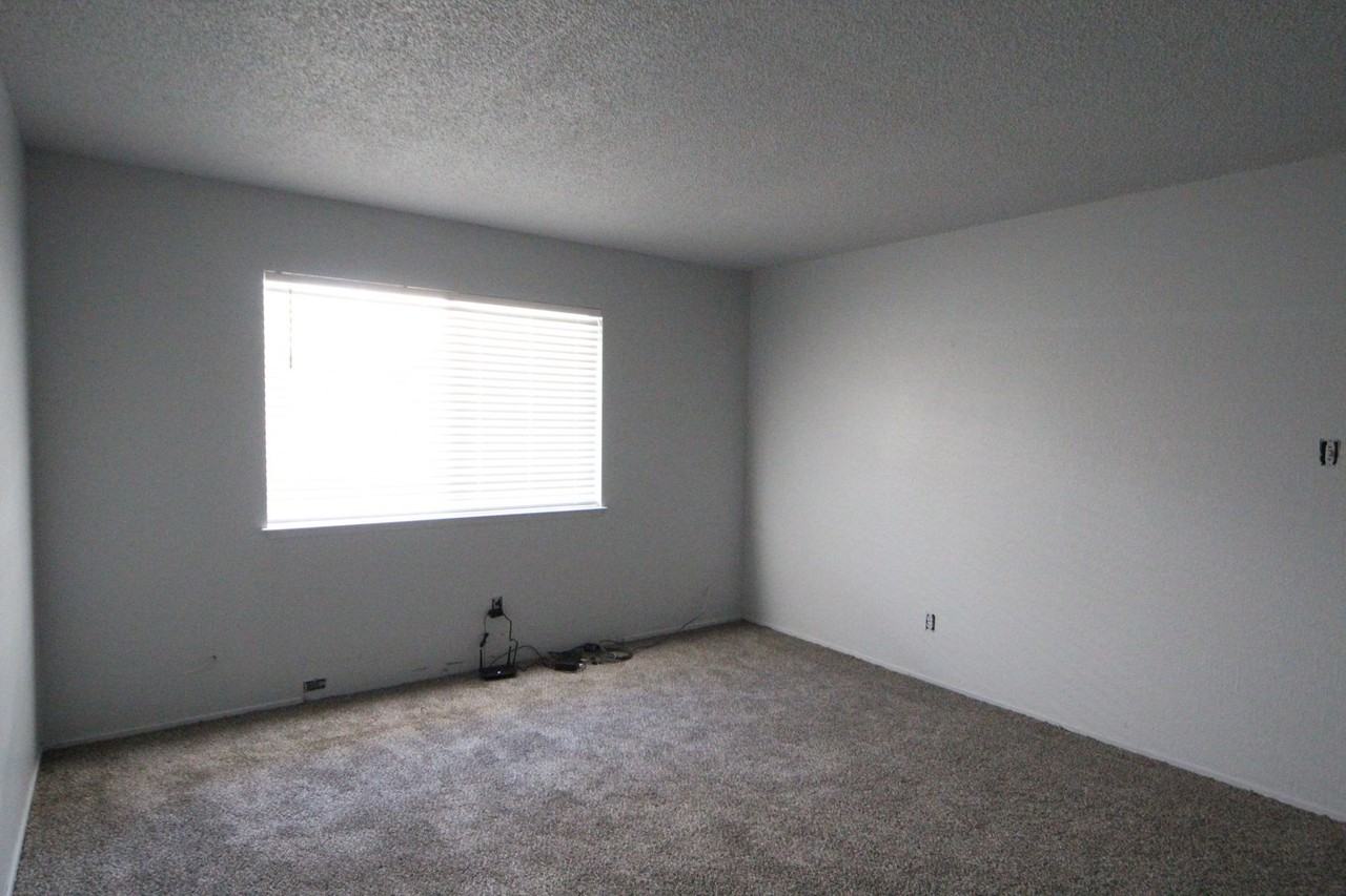 945 Harold Dr #10 - Photo 6 of 6