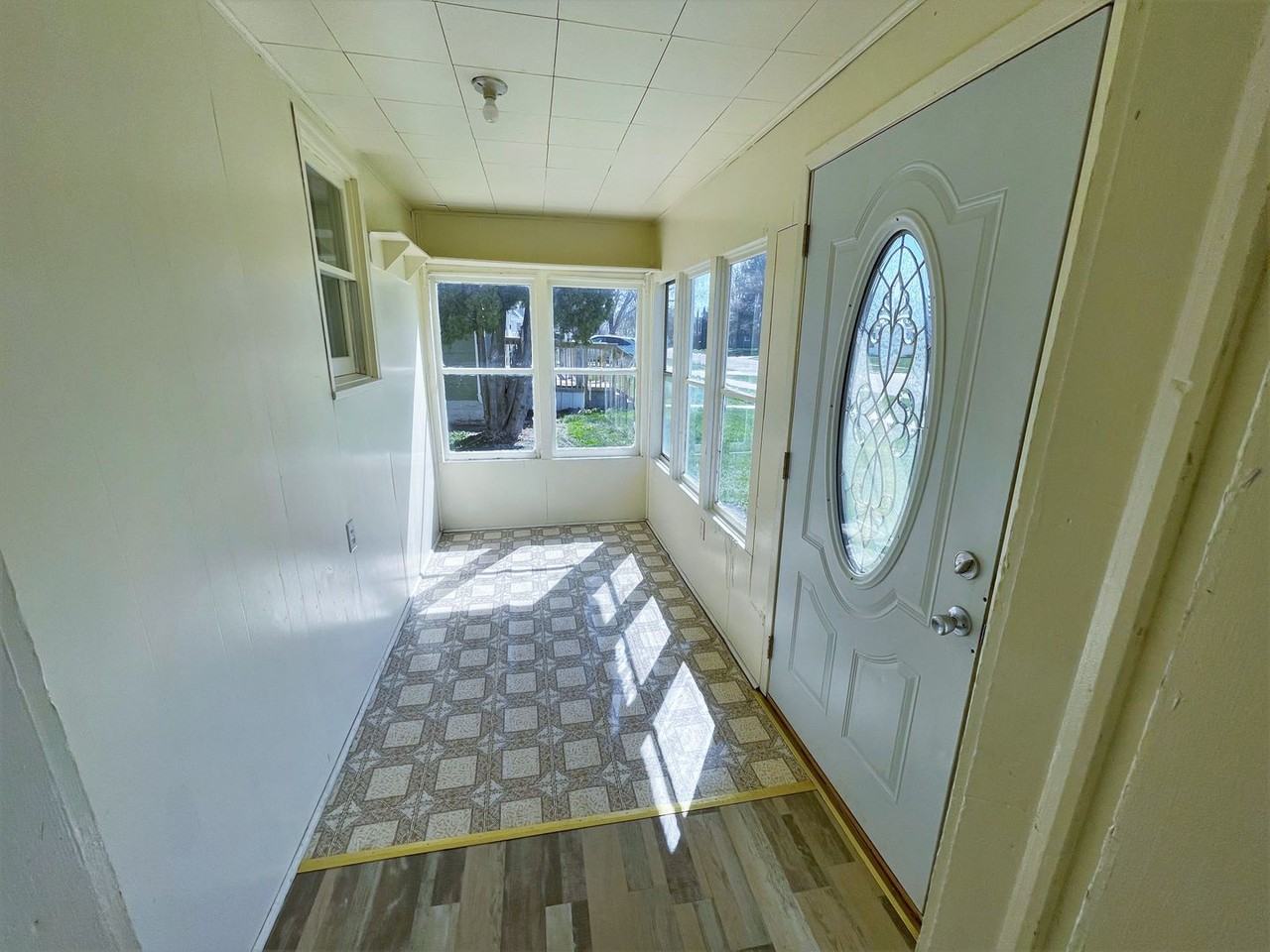 208 E 10th Ave - Photo 2 of 16