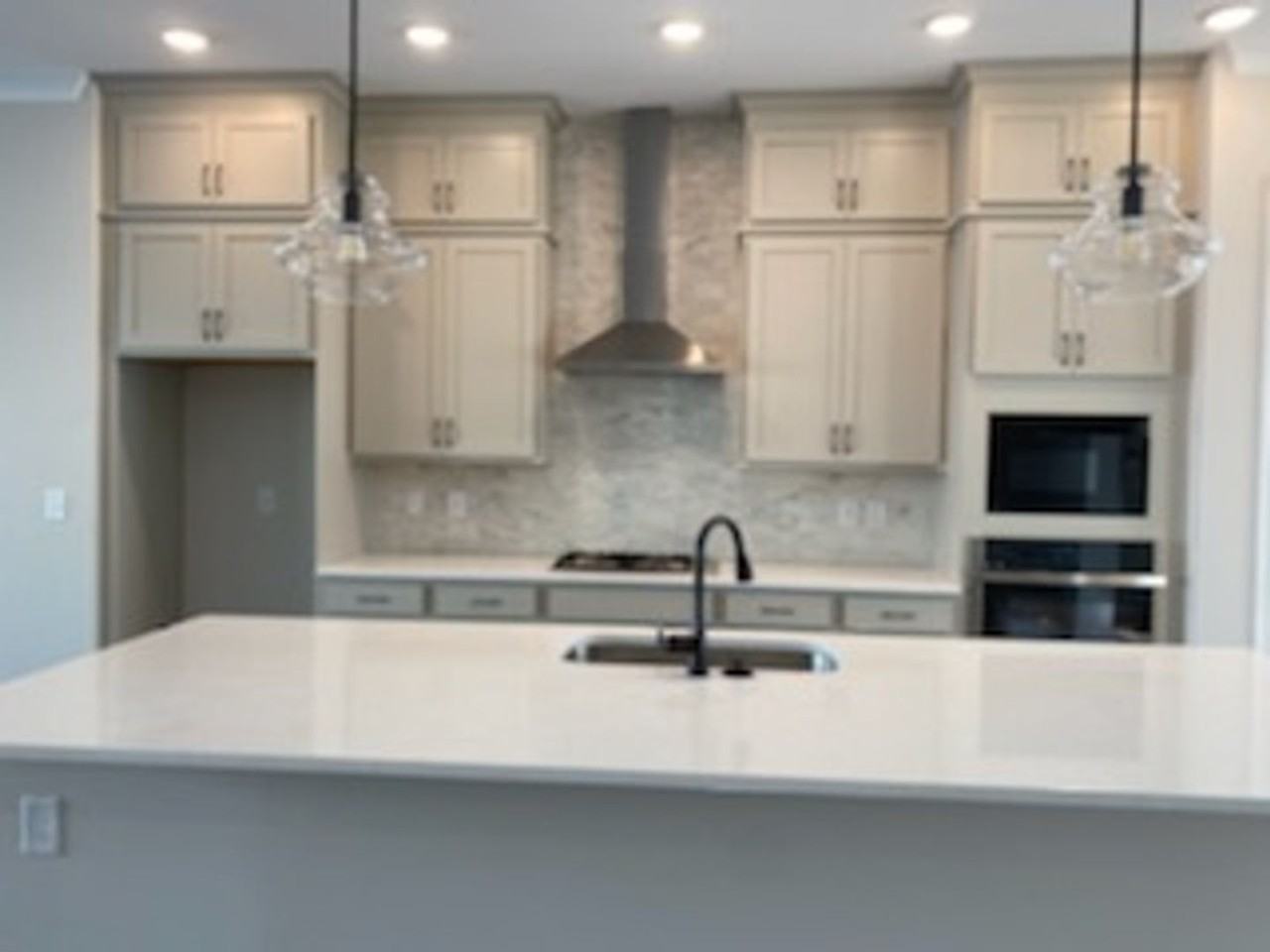840 Kenway Ave - Photo 3 of 22