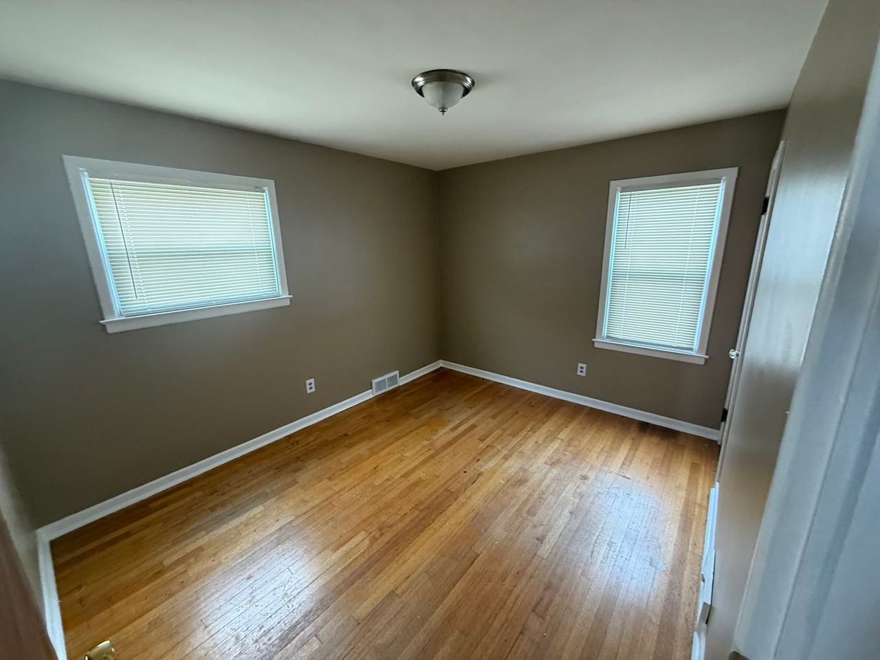 22066 Nevada Ave - Photo 4 of 7