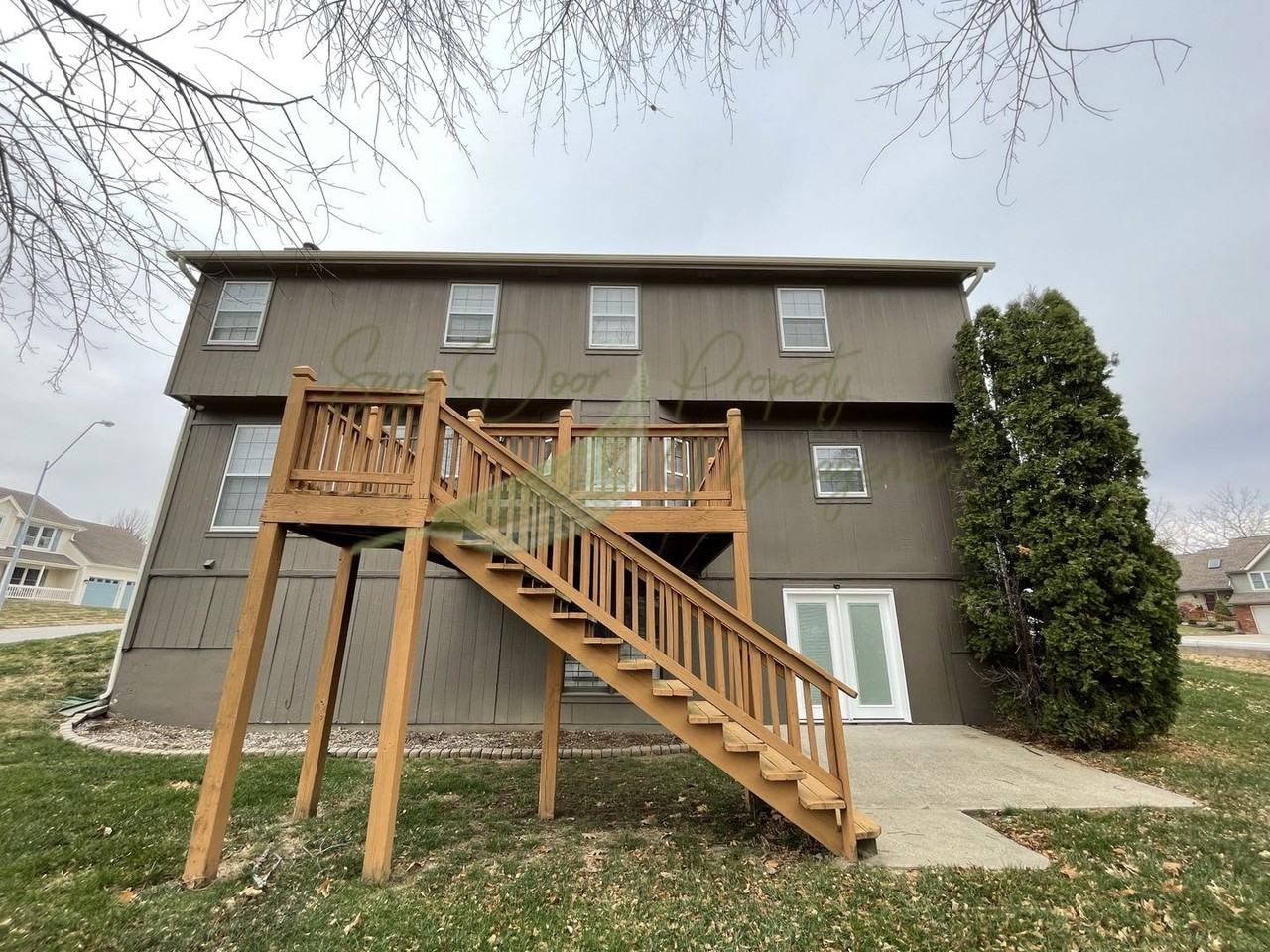 8703 N Oregon Ave - Photo 3 of 3