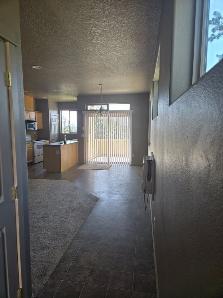 1714 Ne Lotus Dr - Photo 2 of 16
