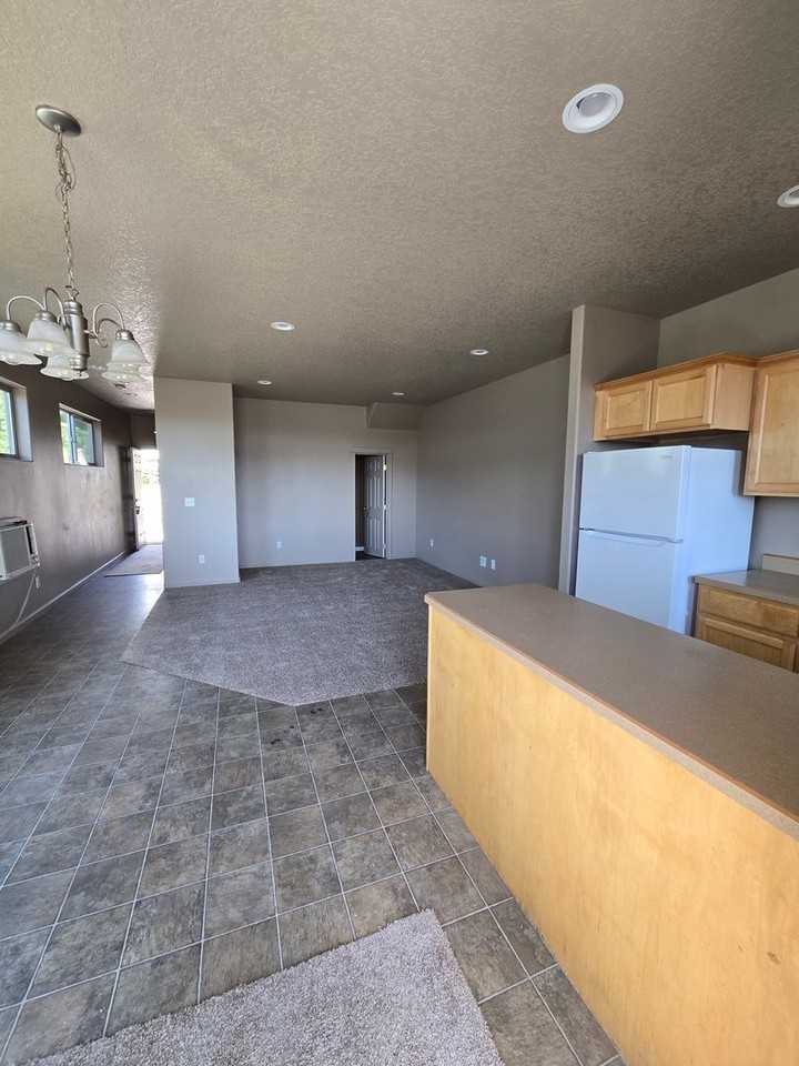 1714 Ne Lotus Dr - Photo 5 of 16