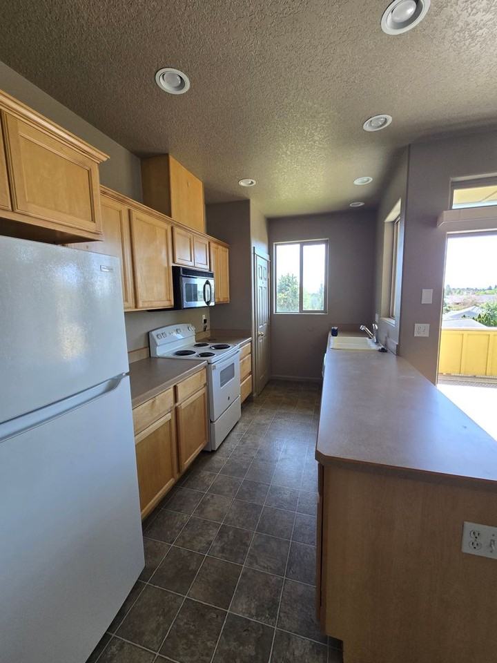 1714 Ne Lotus Dr - Photo 6 of 16