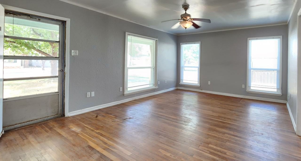 2826 23rd St - Photo 3 of 18