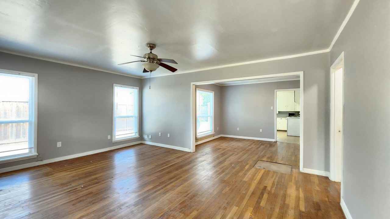 2826 23rd St - Photo 4 of 18