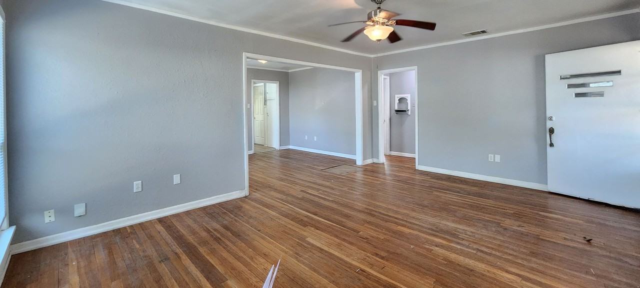 2826 23rd St - Photo 5 of 18