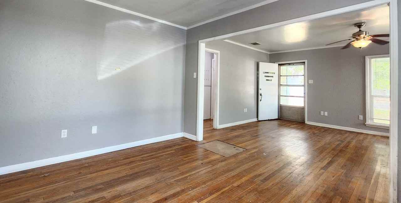 2826 23rd St - Photo 6 of 18