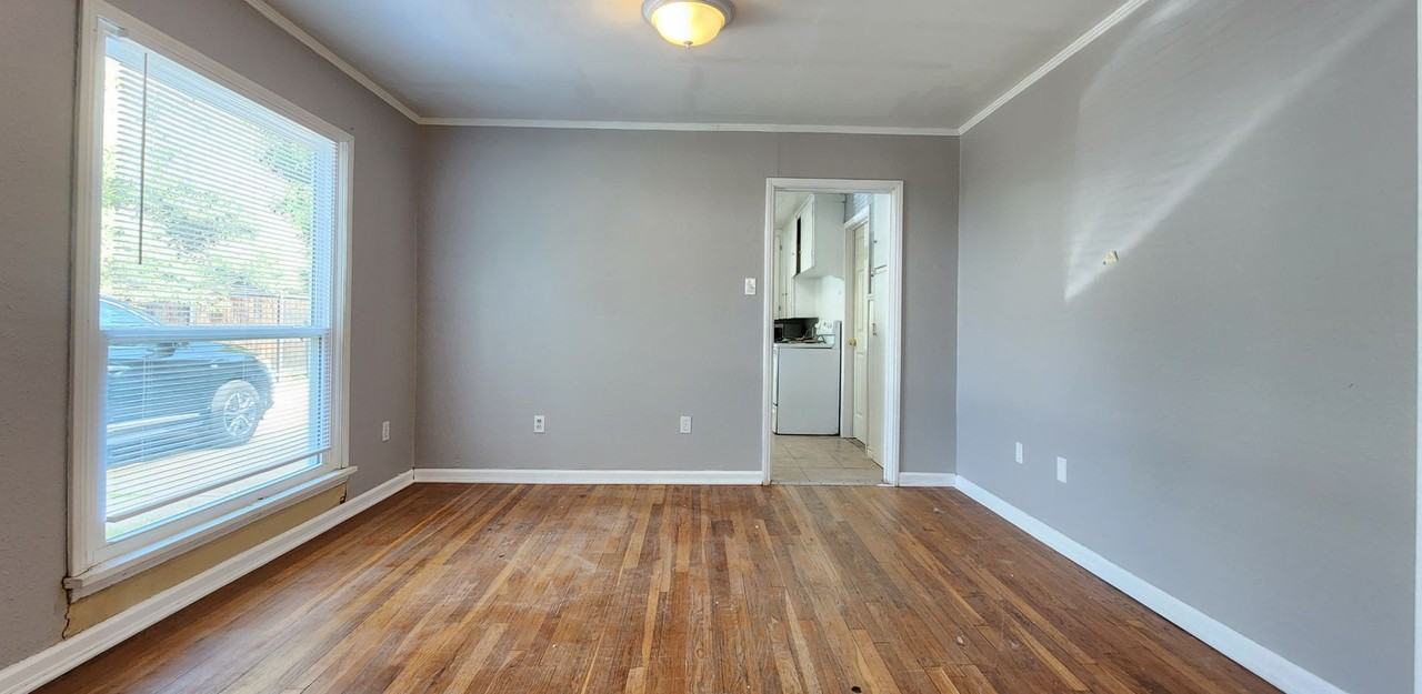 2826 23rd St - Photo 7 of 18