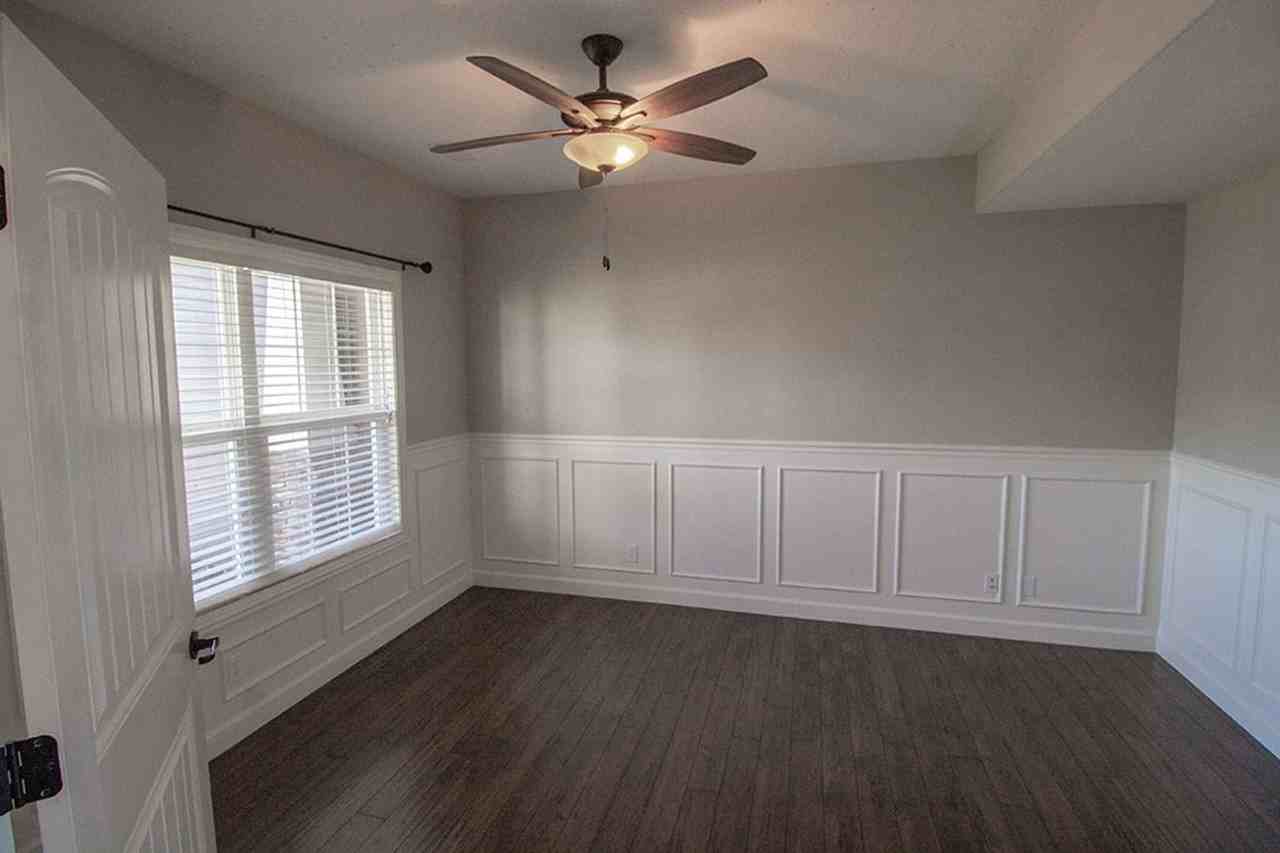 7407 Pemberton Dr - Photo 4 of 48