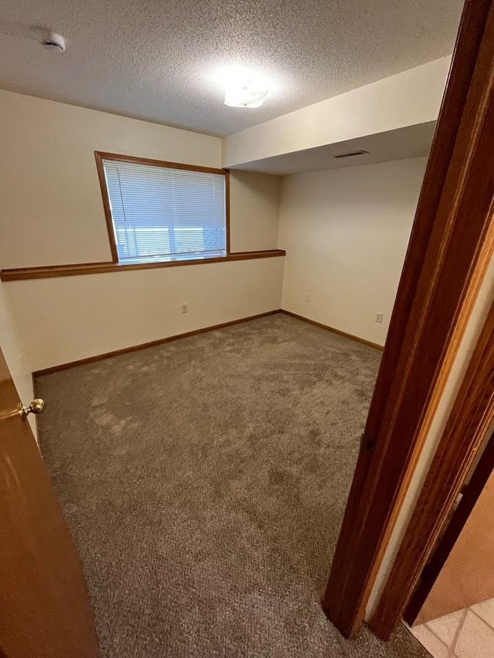 2622 Harvey Dr - Photo 4 of 5