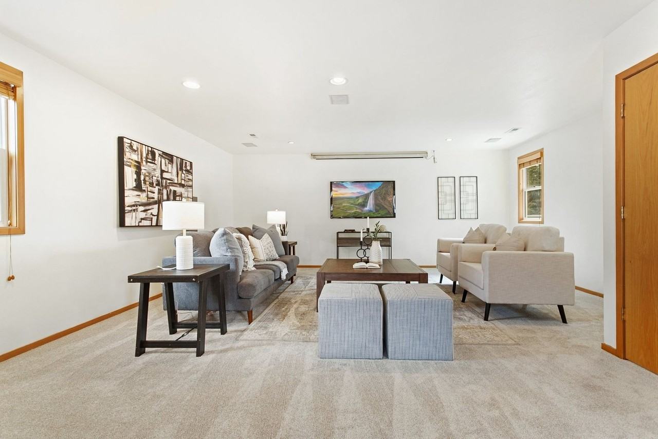 23219 Ne 10th Pl - Photo 2 of 32
