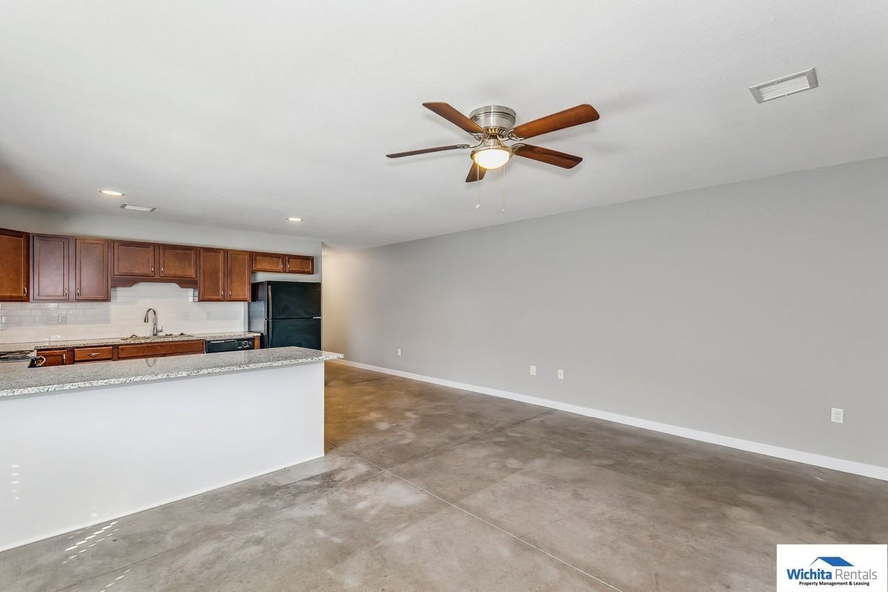 137 N Joann St - Photo 2 of 16